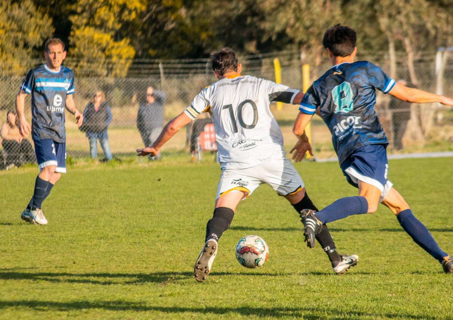 Joaquín Urban con la 10, en pleno partido
